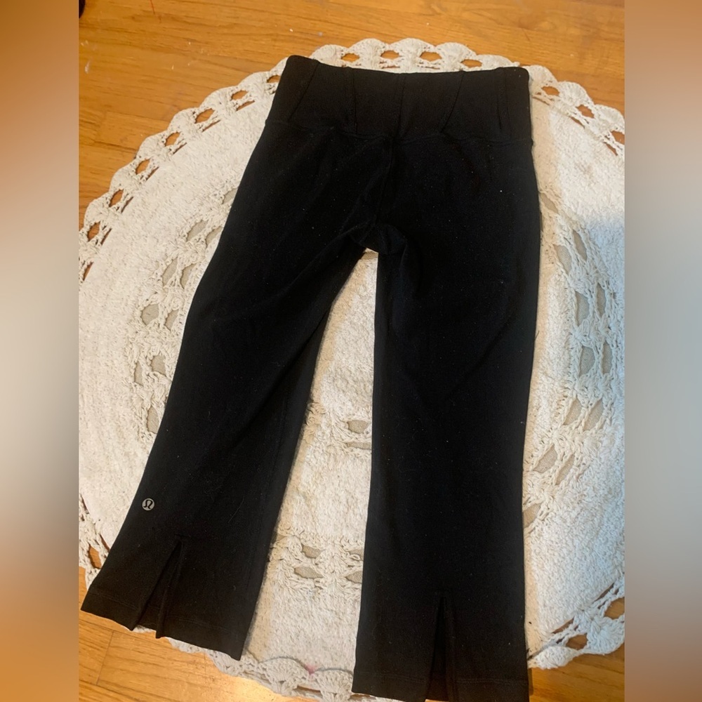 Lululemon sz 6 High Rise Crop 19” black - Picture 4 of 5